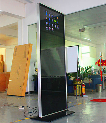 중국 65&quot;에서 건축되는 똑똑한 전기 용량 디지털 방식으로 표지판 간이 건축물 사진기 4G 구글 놀이를 가진 큰 크기 협력 업체