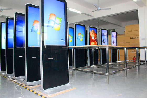 중국 42 인치 55 인치 LCD 디지털 방식으로 표지판는 충전소로 받아들여진 관례를 가립니다 협력 업체